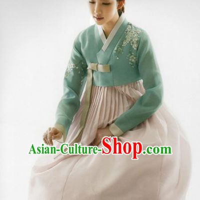 Korean Traditional Hanbok Princess Embroidered Green Blouse and Light Pink Dress Outfits Asian Korea Fashion Costume for Women