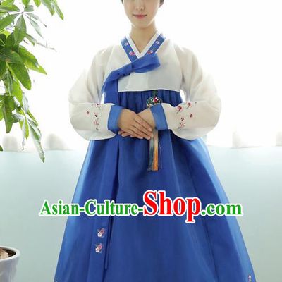 Korean Traditional Court Hanbok Garment White Blouse and Navy Dress Asian Korea Fashion Costume for Women