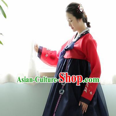 Korean Traditional Court Hanbok Garment Red Blouse and Black Dress Asian Korea Fashion Costume for Women
