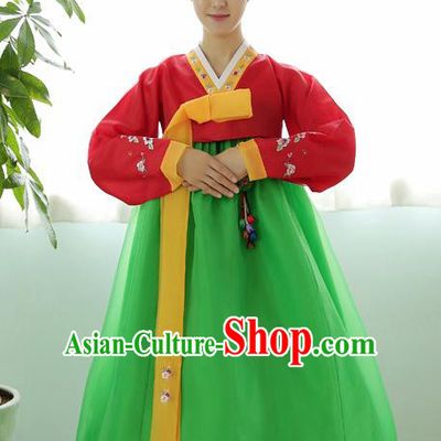 Korean Traditional Court Hanbok Garment Red Blouse and Green Dress Asian Korea Fashion Costume for Women