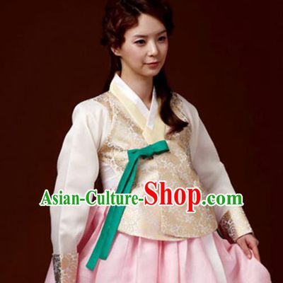 Korean Traditional Hanbok Garment Beige Blouse and Pink Dress Asian Korea Fashion Costume for Women