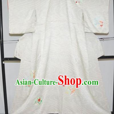 Traditional Japan Geisha Printing Chrysanthemum White Silk Furisode Kimono Asian Japanese Fashion Apparel Costume for Women