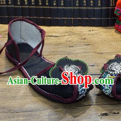 Traditional Chinese Ethnic Bride Embroidered Black Shoes Handmade Yunnan National Shoes Hanfu Shoes for Women