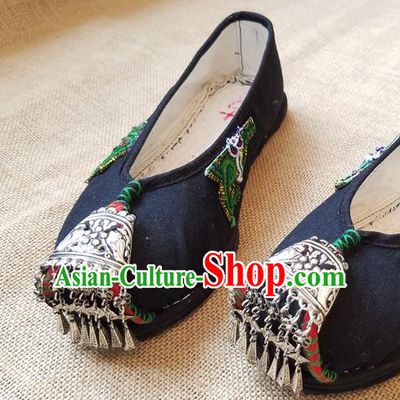 Traditional Chinese Handmade Ethnic Silver Tassel Black Shoes Yunnan National Shoes Embroidered Shoes for Women