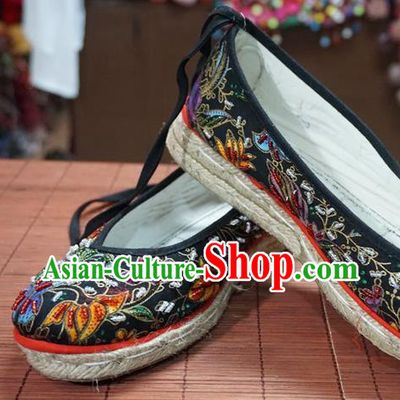 Traditional Chinese Ethnic Black Embroidered Beads Shoes Handmade Yunnan National Shoes Wedding Shoes for Women