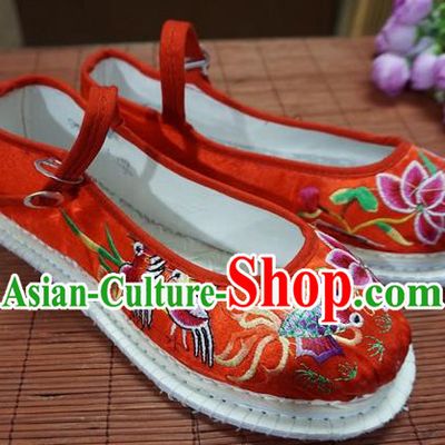 Traditional Chinese Ethnic Red Embroidered Shoes Handmade Yunnan National Shoes Wedding Shoes for Women