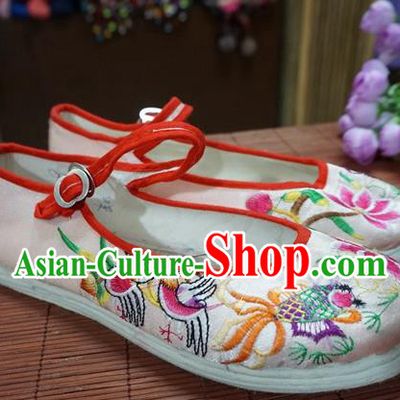 Traditional Chinese Ethnic White Embroidered Shoes Handmade Yunnan National Shoes Wedding Shoes for Women