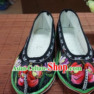 Traditional Chinese Wedding Black Embroidered Chrysanthemum Shoes Princess Shoes National Shoes Hanfu Shoes for Women