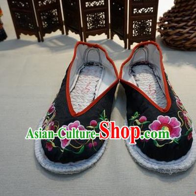 Traditional Chinese Ethnic Embroidered Goldfish Black Shoes Handmade Yunnan National Shoes Wedding Shoes for Women