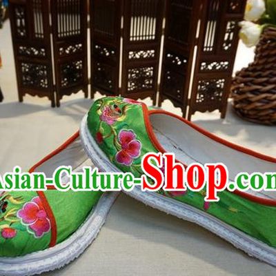 Traditional Chinese Ethnic Embroidered Butterfly Flower Green Shoes Handmade Yunnan National Shoes Wedding Shoes for Women