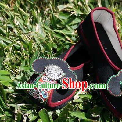 Traditional Chinese Handmade Ethnic Black Shoes Yunnan National Carving Silver Shoes Embroidered Shoes for Women