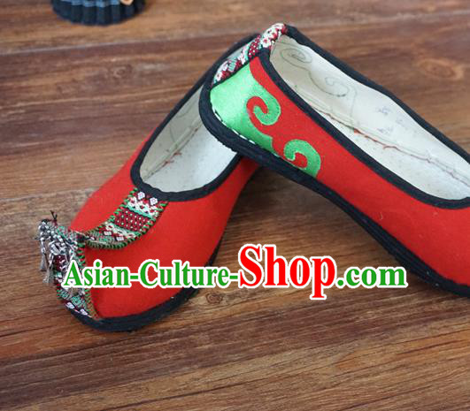 Traditional Chinese Embroidered Ethnic Wedding Red Shoes Yunnan National Shoes for Women Traditional Chinese Embroidered Ethnic Wedding Red Shoes Yunnan National Shoes for Women
