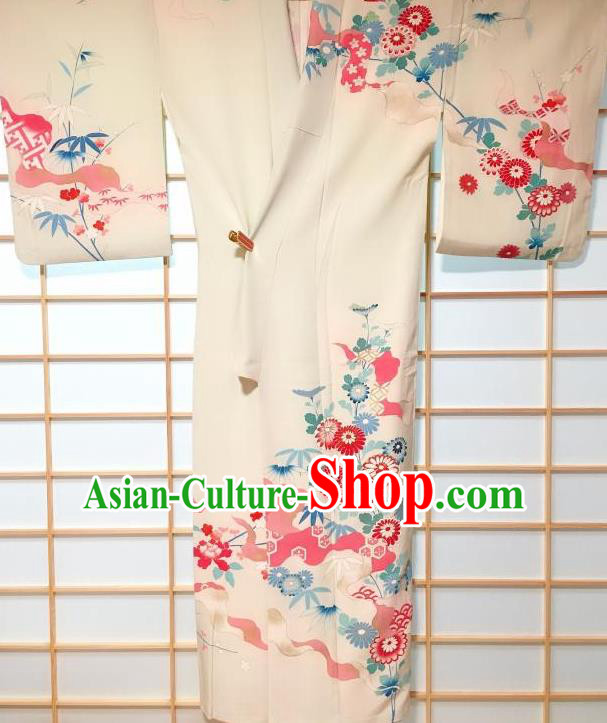 Traditional Japanese Classical Chrysanthemum Pattern Beige Kimono Japan Yukata Dress Costume for Women Traditional Japanese Classical Chrysanthemum Pattern Beige Kimono Japan Yukata Dress Costume for Women