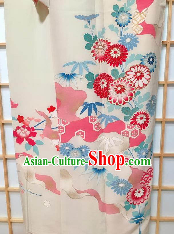 Traditional Japanese Classical Chrysanthemum Pattern Beige Kimono Japan Yukata Dress Costume for Women Traditional Japanese Classical Chrysanthemum Pattern Beige Kimono Japan Yukata Dress Costume for Women