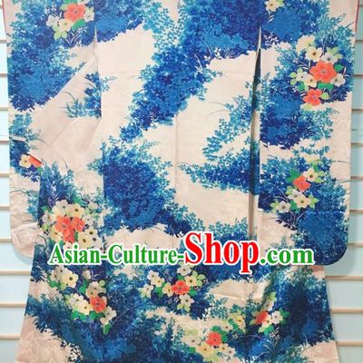 Traditional Japanese White Furisode Kimono Japan Classical Flowers Pattern Yukata Dress Costume for Women