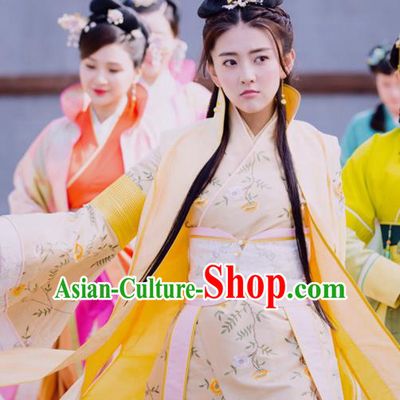 Chinese Historical Drama The Eternal Love Ancient Noble Lady Qu Tan Er Costume and Headpiece for Women
