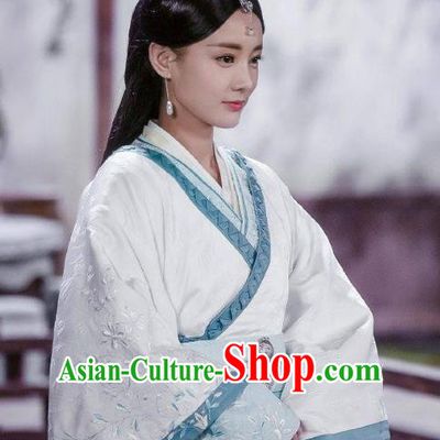 Chinese Ancient Court Princess White Dress Historical Drama Sword Dynasty Gongsun Qianxue Costume and Headpiece for Women