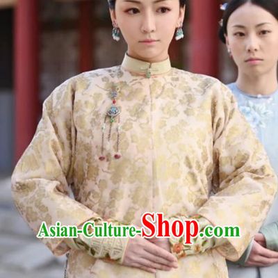 Chinese Ancient Garment Manchu Court Lady Apparels Apricot Qipao Dress and Hair Accessories Drama Dreaming Back to the Qing Dynasty Rani Ming Hui Costumes