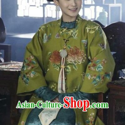 Chinese Ancient Court Dame Garment Manchu Green Qipao Dress and Headwear Drama Dreaming Back to the Qing Dynasty Rani Apparels Costumes
