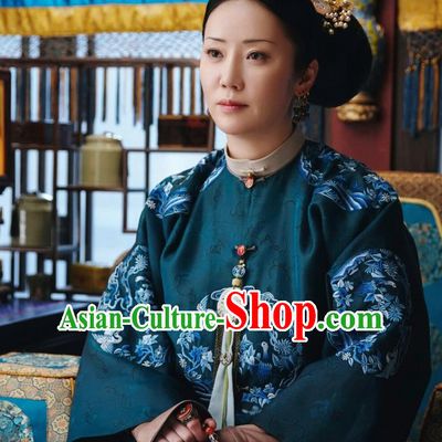 Chinese Ancient Royal Rani Apparels Garment Court Manchu Green Qipao Dress and Headpieces Drama Dreaming Back to the Qing Dynasty Court Costumes
