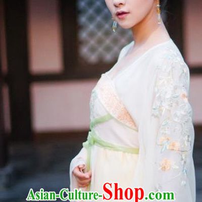Chinese Wuxia Drama Ancient Princess Garment The King of Blaze Costumes Apparels Infanta Pei Luoqing Beige Hanfu Dress and Hair Accessories