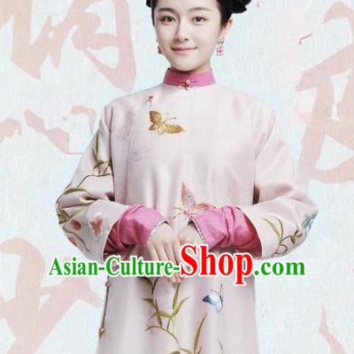 Chinese Ancient Garment Manchu Thirteen Princess Consort Apparels Qipao Dress and Hair Jewelries Drama Dreaming Back to the Qing Dynasty Rani Ming Wei Costumes
