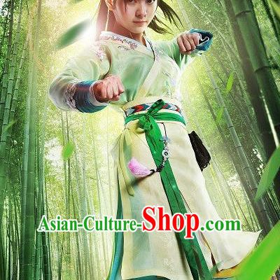 Chinese Ancient Ming Dynasty Swordswoman Apparels Costumes and Headwear Drama Legend of the Concubinage Song Yuner Green Dress Garment