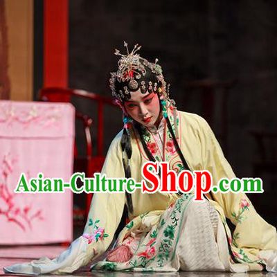 Chinese Kun Opera The Peach Blossom Fan Young Female Role Li Xiangjun Dress Apparels Peking Opera Hua Tan Garment Costumes and Headdress