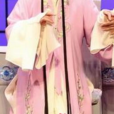 Chinese Kun Opera Young Mistress Pink Apparels and Headdress Full Bed Wat Traditional Kunqu Opera Hua Tan Actress Dress Garment Costumes