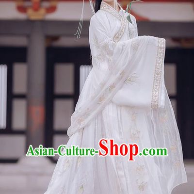 Chinese Traditional White Hanfu Dress Jin Dynasty Royal Princess Historical Costumes Ancient Court Lady Embroidered Apparels