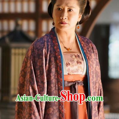Chinese Ancient Noble Dame Yang Clothing Drama Serenade of Peaceful Joy Song Dynasty Countess Historical Costumes and Headpieces