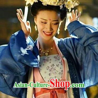 Chinese Song Dynasty Court Lady Historical Costumes and Headdress Drama Serenade of Peaceful Joy Ancient Noble Consort Zhang Bihan Dress Apparels