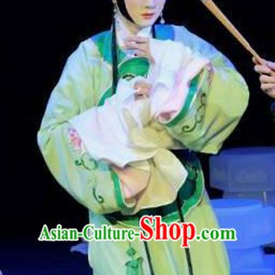 Chinese Beijing Opera Actress Qu Xiuxiu Apparels A Love Beyond Costumes and Headdress Traditional Peking Opera Maid Lady Green Dress Xiaodan Garment