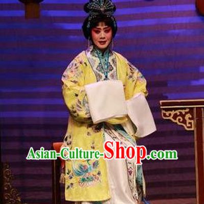 Chinese Beijing Opera Diva Young Female Apparels Costumes and Headpieces Tai Zhen Wai Zhuan Traditional Peking Opera Actress Yang Yuhuan Garment Yellow Dress