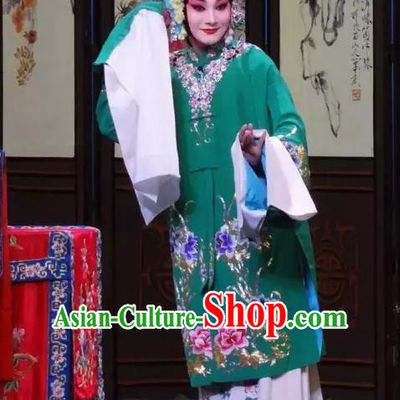 Chinese Beijing Opera Diva Wang Zhaojun Young Female Apparels Costumes and Headdress Han Ming Fei Traditional Peking Opera Hua Tan Green Dress Actress Garment