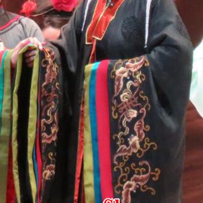 Chinese Henan Opera Dowager Countess Garment Costumes and Headdress Huang Ye Hong Lou Traditional Qu Opera Elderly Female Apparels Noble Dame Dress