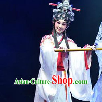 Chinese Cantonese Opera Queen Jin Di Garment King of Nanyue Kingdom Costumes and Headdress Traditional Guangdong Opera Young Female Apparels Hua Tan Dress