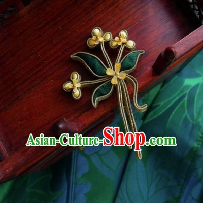 Chinese Classical Cheongsam Silk Fragrans Brooch Traditional Hanfu Accessories Handmade Golden Bell Tassel Breastpin Pendant for Women
