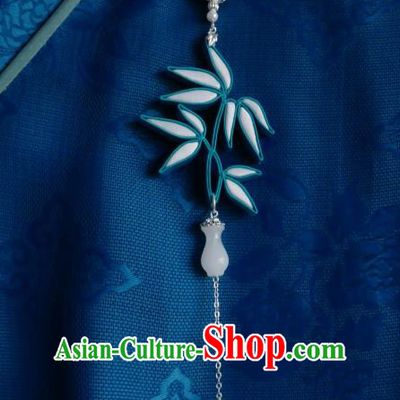 Chinese Classical Cheongsam Silk Bamboo Leaf Brooch Traditional Hanfu Accessories Handmade White Sachet Tassel Breastpin Pendant for Women