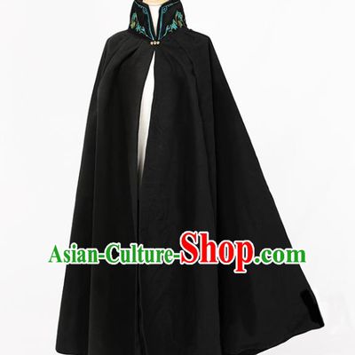 Traditional Chinese Hanfu Black Woolen Cloak Ancient Costume Winter Embroidered Stand Collar Cape for Women