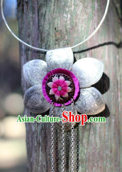 Chinese Handmade Miao Ethnic Necklace Accessories Traditional Silver Necklet for Women Chinese Handmade Miao Ethnic Necklace Accessories Traditional Silver Necklet for Women