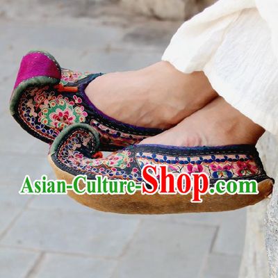 Asian Chinese Handmade Shoes National Shoes Embroidered Shoes Traditional Embroidery Yunnan Ethnic Shoes for Women