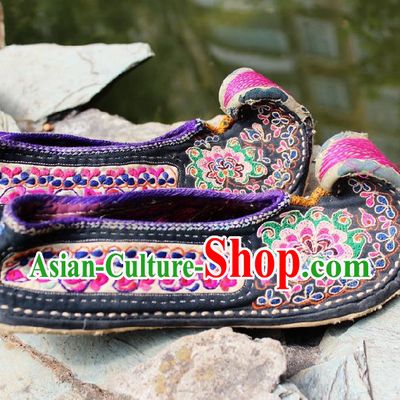 Asian Chinese Handmade Embroidery Flowers Cloth Shoes National Shoes Embroidered Shoes Traditional Yunnan Ethnic Shoes for Women
