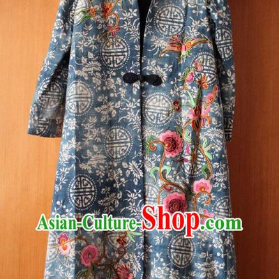 Traditional Chinese Embroidered Coat National Costume Tang Suit Batik Garment Overcoat for Women