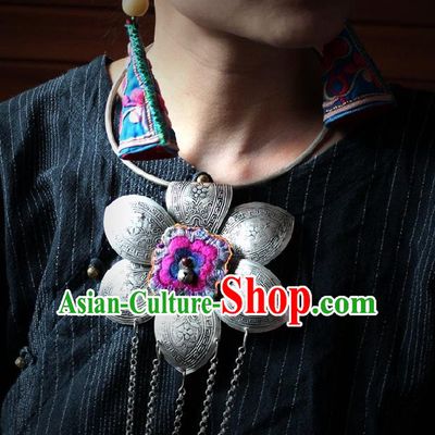 Chinese Handmade Miao Nationality Silver Bell Necklace Traditional Minority Ethnic Carving Flower Necklet Accessories for Women