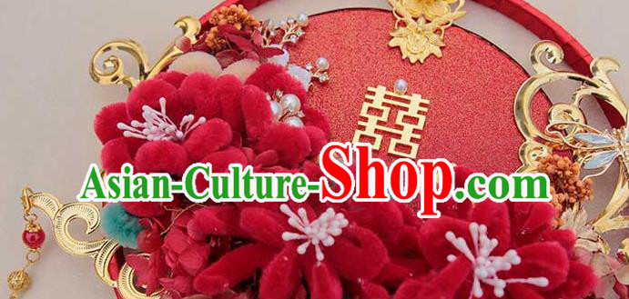 China Traditional Red Velvet Chrysanthemum Fan Handmade Palace Fan Classical Wedding Tassel Circular Fan China Traditional Red Velvet Chrysanthemum Fan Handmade Palace Fan Classical Wedding Tassel Circular Fan