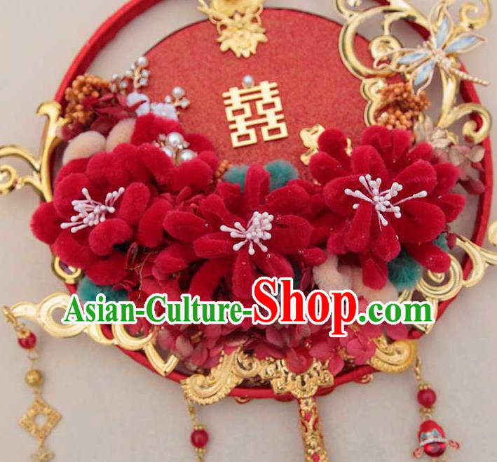 China Traditional Red Velvet Chrysanthemum Fan Handmade Palace Fan Classical Wedding Tassel Circular Fan China Traditional Red Velvet Chrysanthemum Fan Handmade Palace Fan Classical Wedding Tassel Circular Fan