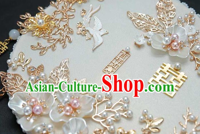 China Handmade Wedding White Palace Fan Classical Dance Fan Traditional Bride Shell Flowers Fan China Handmade Wedding White Palace Fan Classical Dance Fan Traditional Bride Shell Flowers Fan