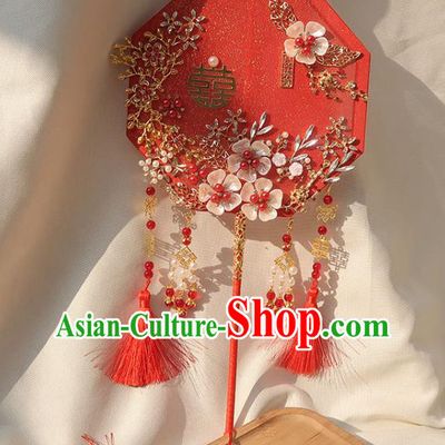 China Traditional Bride Shell Flowers Octagon Fan Classical Dance Pearls Silk Fan Handmade Wedding Red Palace Fan