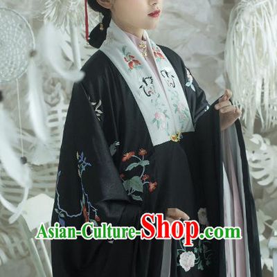 China Ancient Imperial Mistress Embroidered Hanfu Black Cape Traditional Ming Dynasty Noble Beauty Historical Clothing
